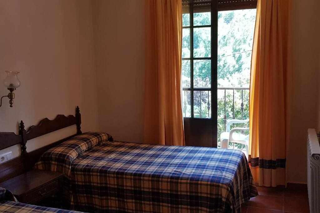 Hostal Montemayor Montemayor del Rio エクステリア 写真