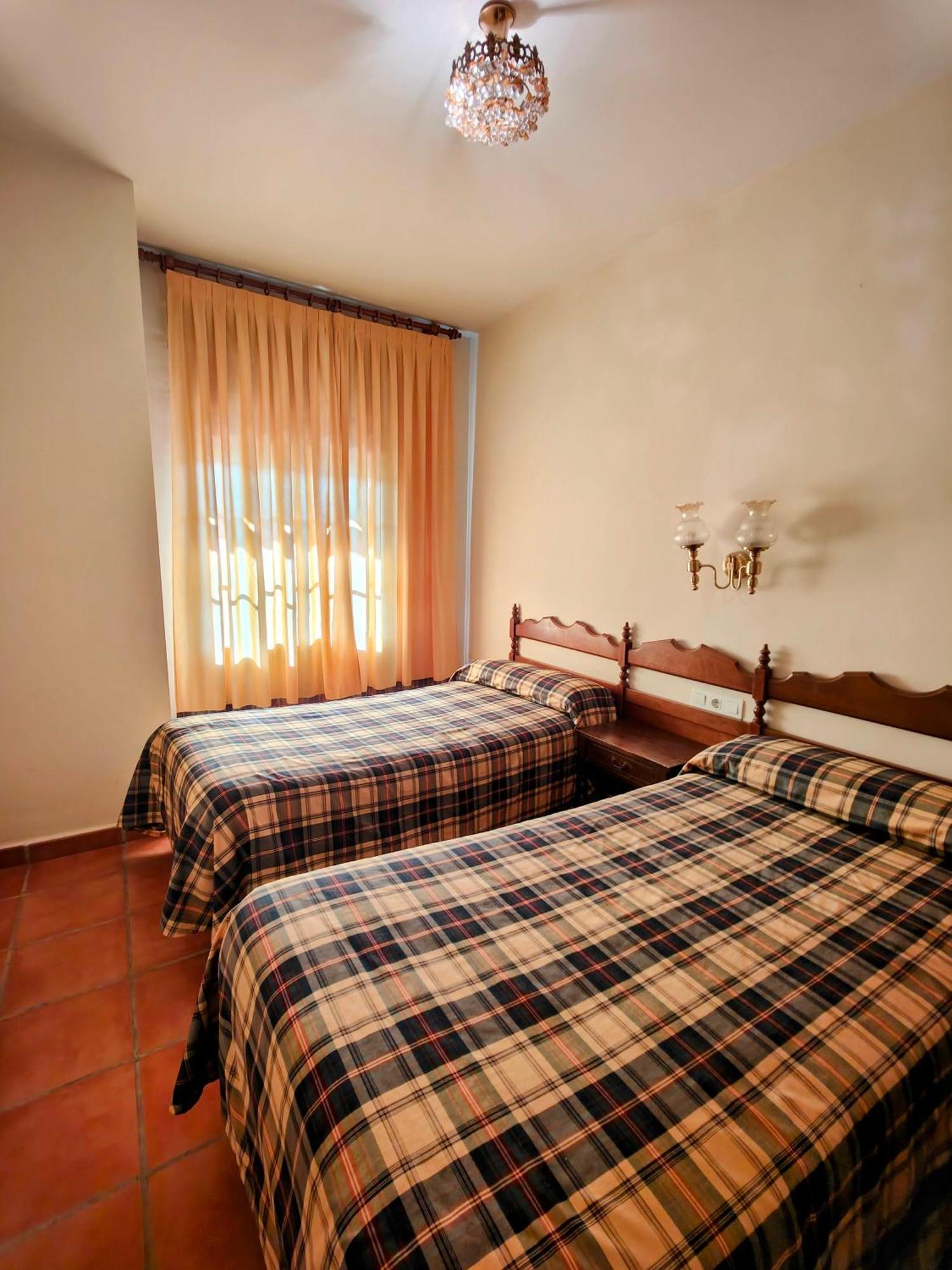 Hostal Montemayor Montemayor del Rio エクステリア 写真